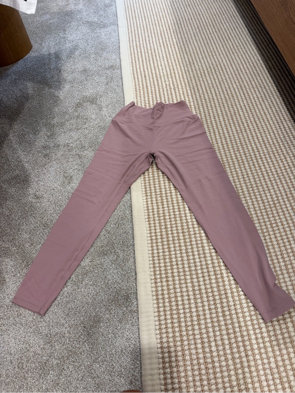 Aritzia Golden Butter Line Legging sz 10